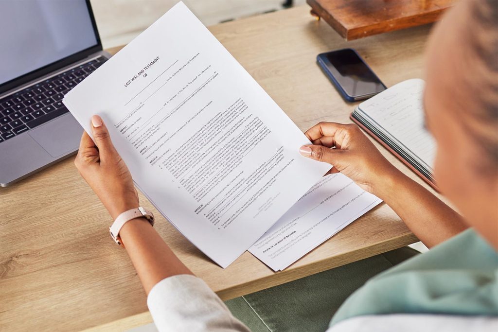 [legal] hackybara-legal-docs-woman-hands-and-lawyer-reading-documents-1500