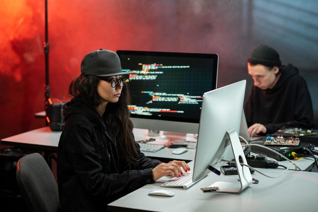 hackybara cybersecurity [white-hat testers] female-hacker-looking-at-computer-screen-1500